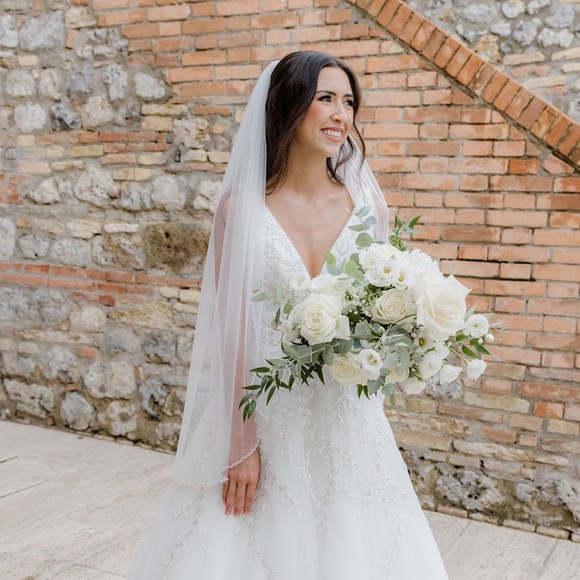 Wedding Veil Pearls & Crystals Beaded Edge, Fingertip Length 38.5” Bridal Veil - Picture 3 of 16